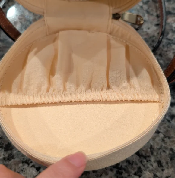 Burberry Goddess Round Crossbody Bag in Beige - Picture 8 of 11